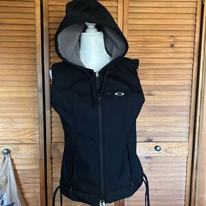 Oakley Hooded Active Wear Fleece Lined Full Zip Black Vest Womens